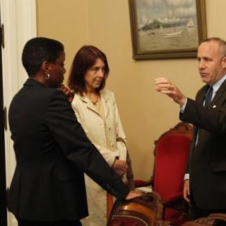 Ursula Burns meets with Assemblymember Nancy Skinner and Senate President Pro Tem Darrell Steinberg