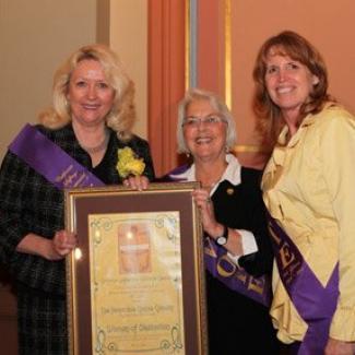 Assembly Republican Leader Connie Conway accepts her award as a “Woman of Distinction” from the Vice-Chair and Chair of the Legislative Women’s Caucus (Assemblywoman Bonnie Lowenthal and Senator Noreen Evans). 